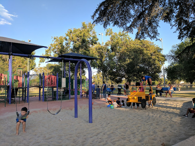 Discovering Louise Park in Lake Balboa, CA