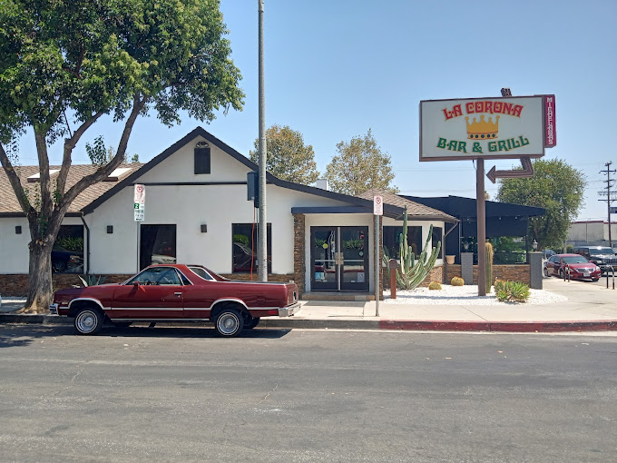 Experience La Corona Bar And Grill in Lake Balboa, CA